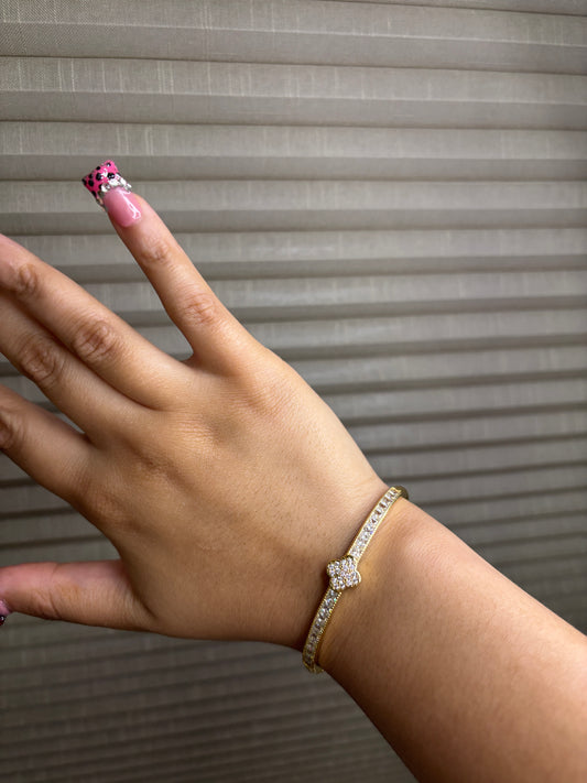 Gold clover bracelet