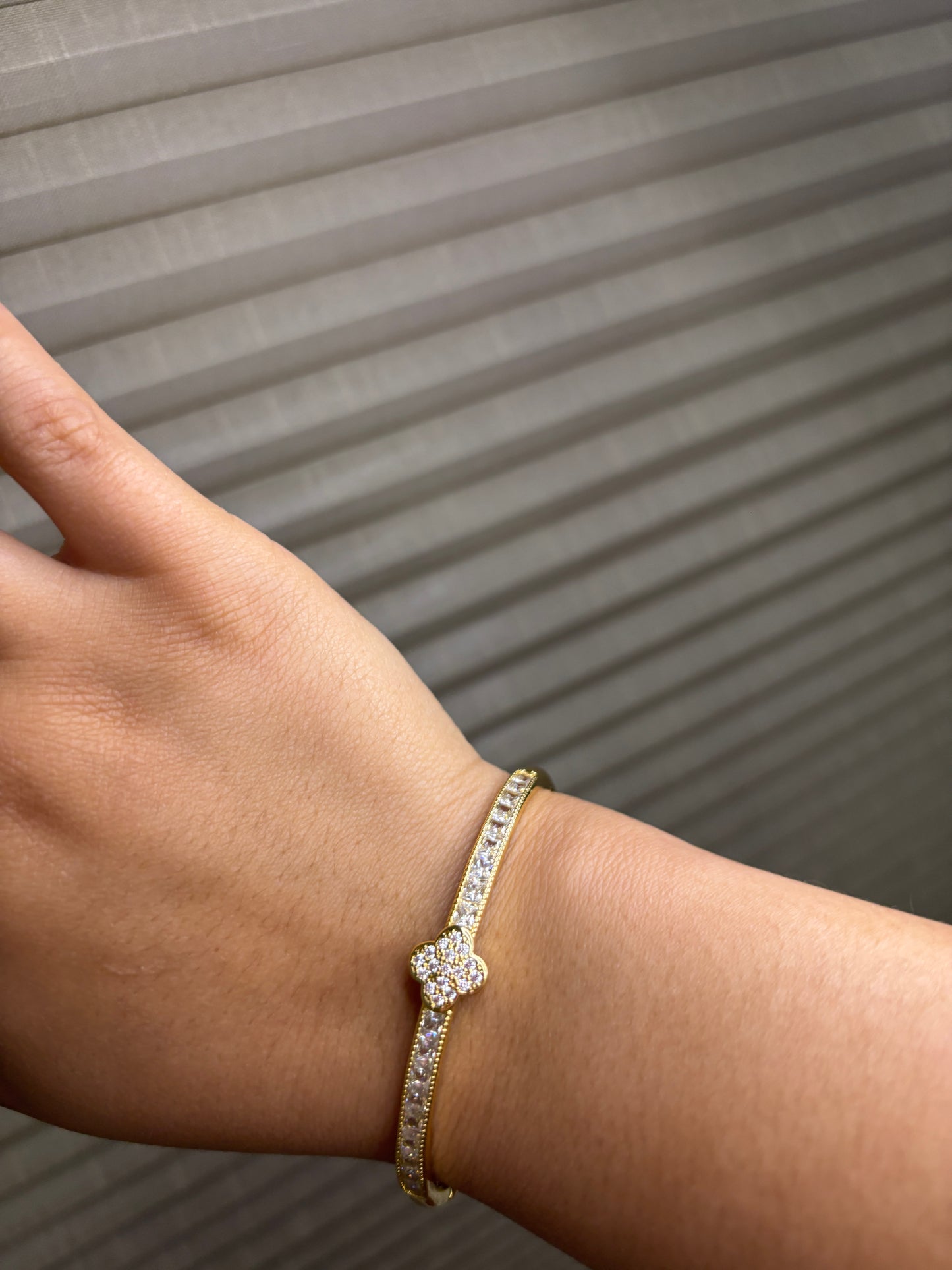 Gold clover bracelet